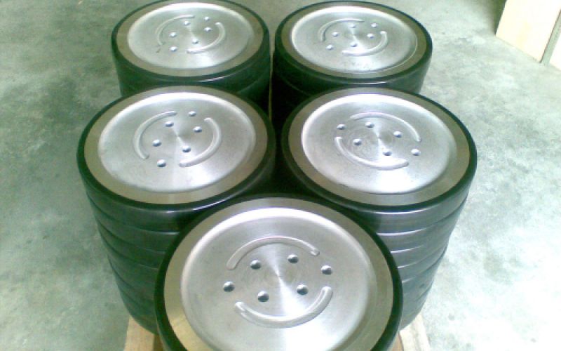 Imágenes de piezas de caucho, silicona y metal a medida